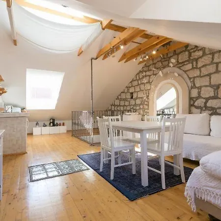 Old Town Port Apartments Daire